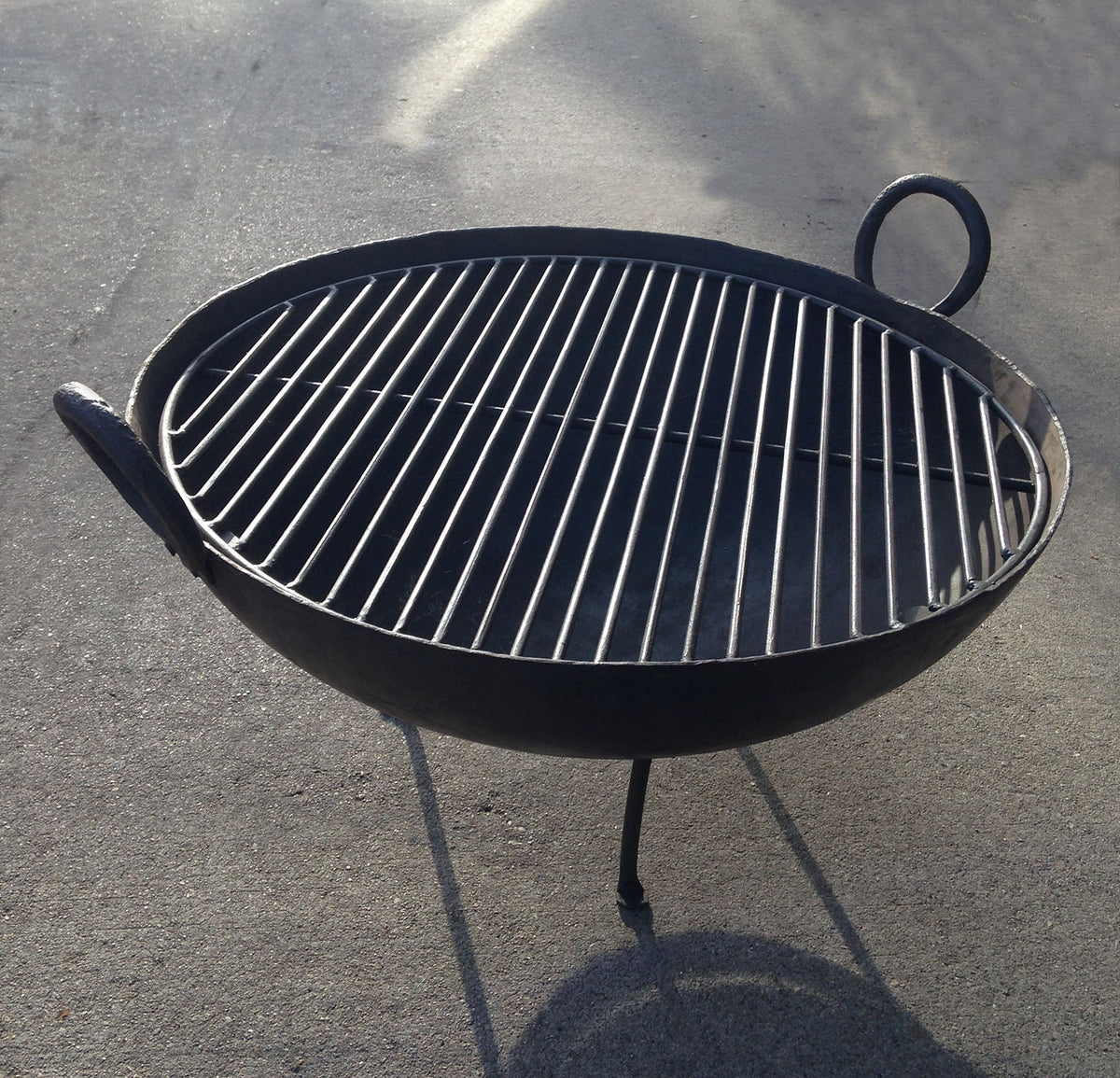 Large 31 Recycled Steel Fire Bowl / Fire Pit With Grate Made in India Using  Traditional Riveted Steel, Includes BBQ Grill Grate & Stand 