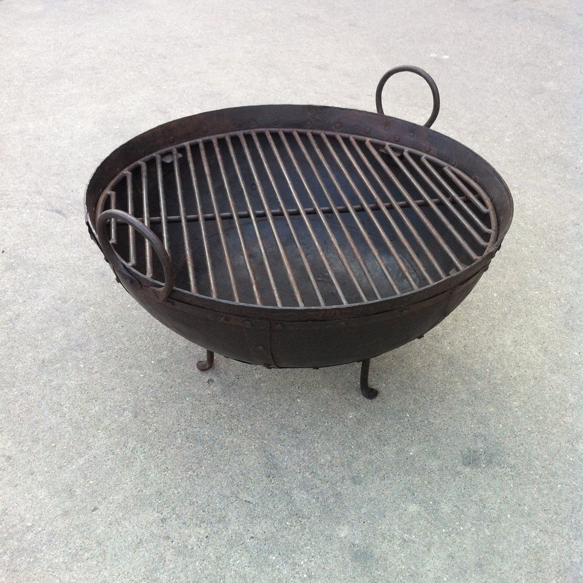 Large 31 Recycled Steel Fire Bowl / Fire Pit With Grate Made in India Using  Traditional Riveted Steel, Includes BBQ Grill Grate & Stand 